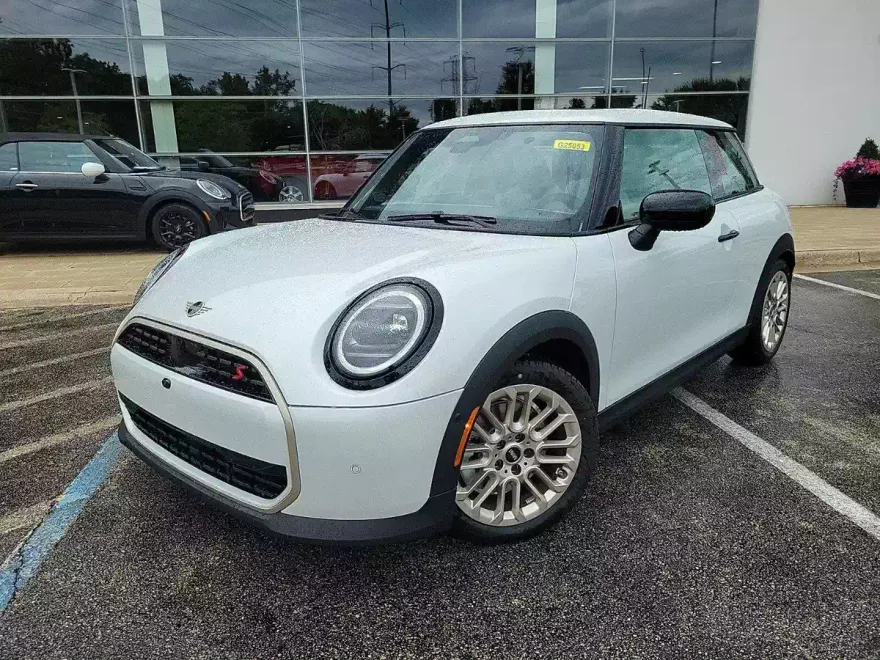 2025 Mini Cooper 2 Door Hardtop Iconic photo 1