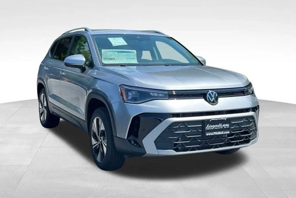 2025 Volkswagen Taos SE photo 1