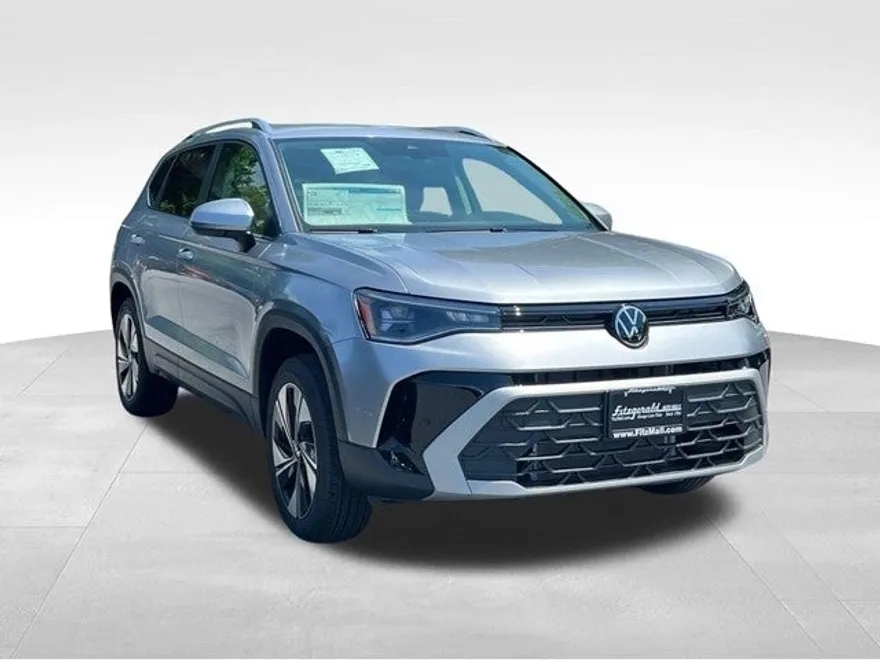 2025 Volkswagen Taos SE photo 1
