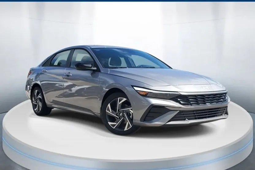 2025 Hyundai Elantra SEL Sport photo 1