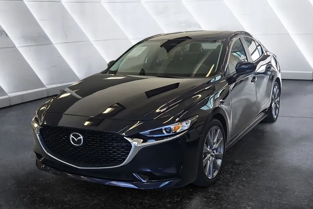 2024 Mazda Mazda3 2.5 s Preferred photo 1