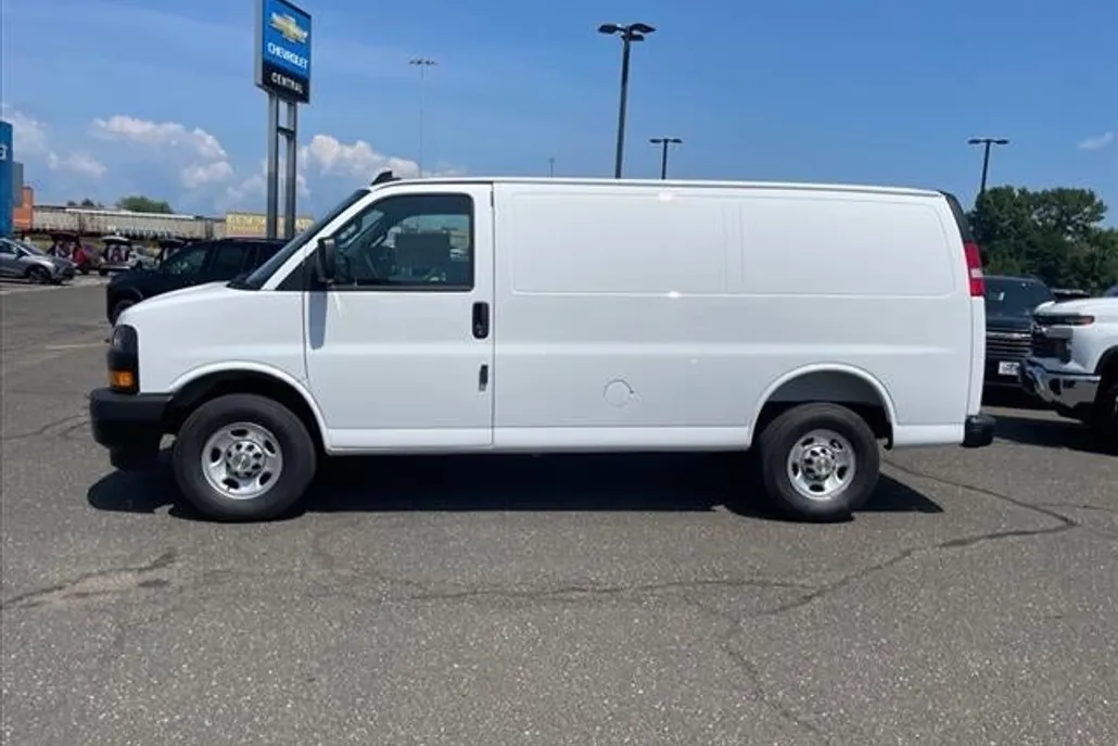 2025 Chevrolet Express Cargo 2500 photo 1