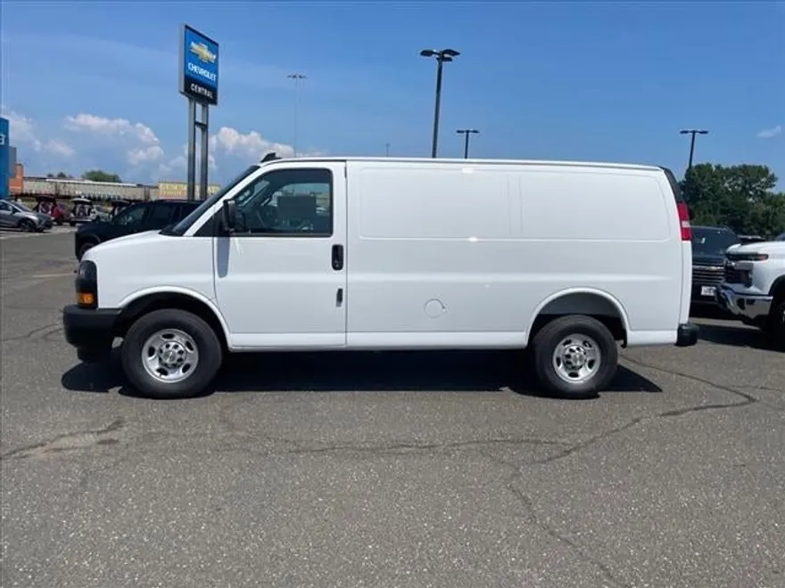 2025 Chevrolet Express Cargo 2500 photo 1