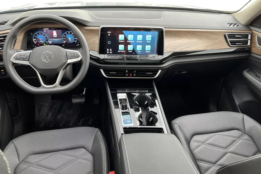 2026 Volkswagen Atlas SE Technology photo 1