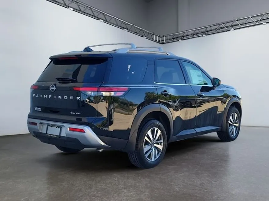 2025 Nissan Pathfinder SL photo 1
