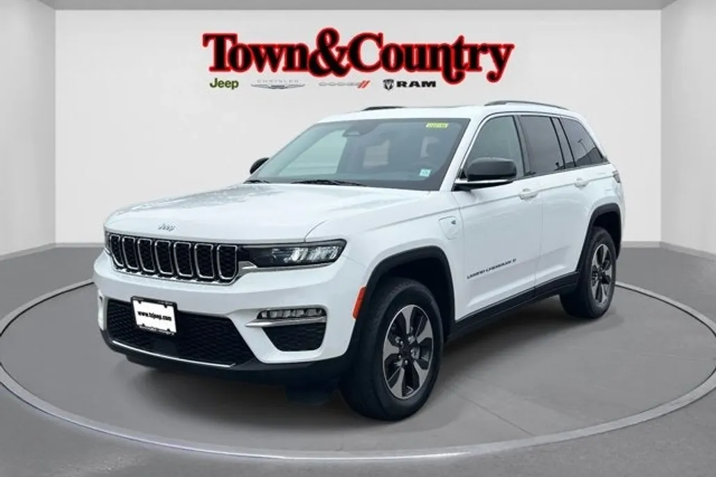 2024 Jeep Cherokee Limited 4xe photo 1