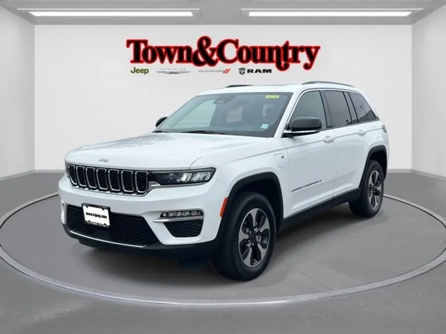 2024 Jeep Cherokee Limited 4xe photo 1