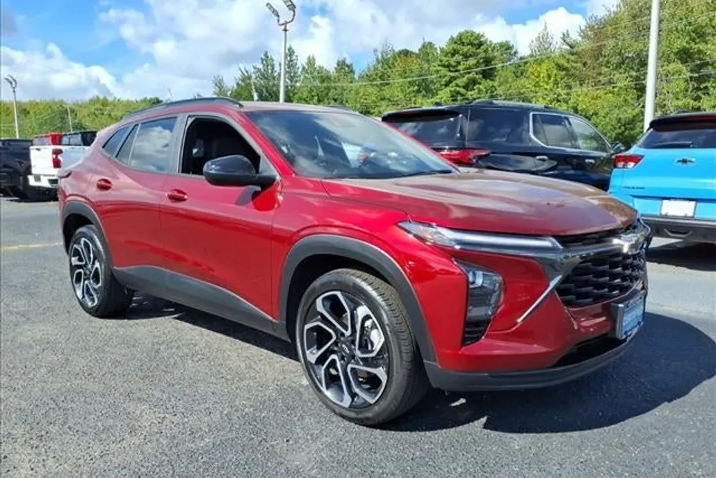 2024 Chevrolet Trax photo 1