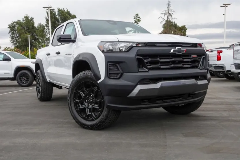 2026 Chevrolet Colorado Trail Boss photo 1