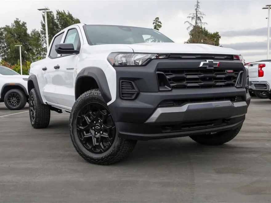 2026 Chevrolet Colorado Trail Boss photo 1