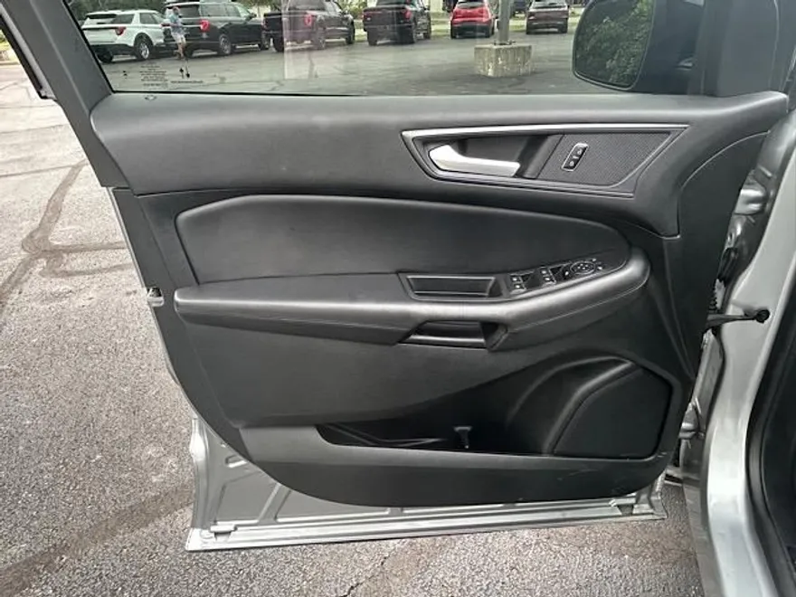 2023 Ford Edge SE photo 21