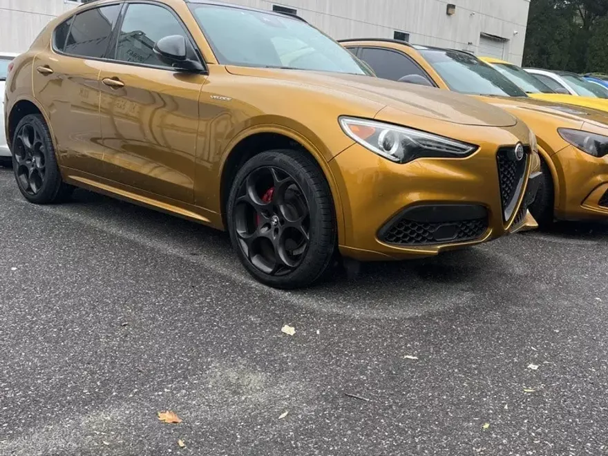 2022 Alfa Romeo Stelvio Ti photo 1