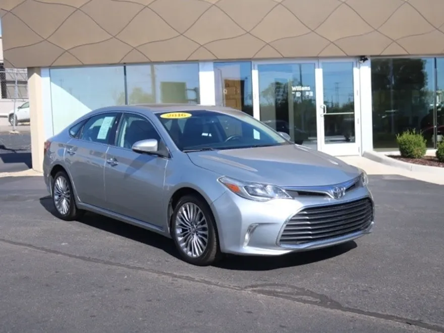 2016 Toyota Avalon Limited photo 1