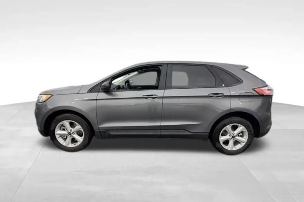 2021 Ford Edge SE photo 1