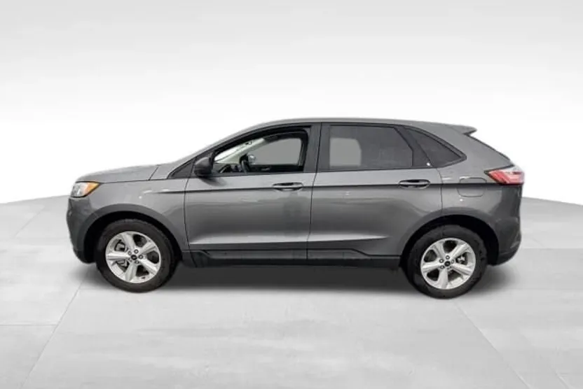 2021 Ford Edge SE photo 1