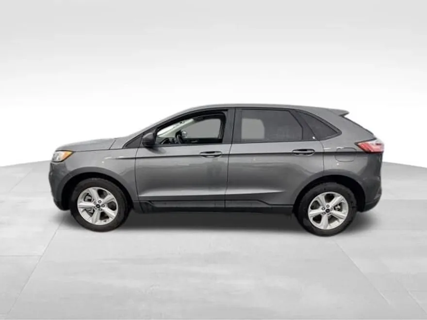 2021 Ford Edge SE photo 1