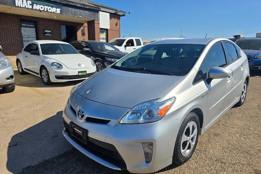 2013 Toyota Prius Four photo 1