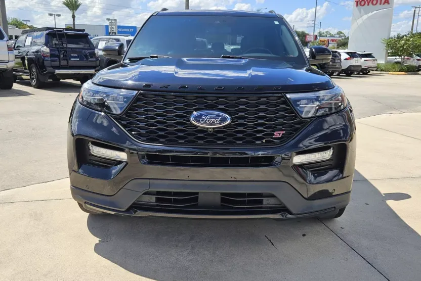 2021 Ford Explorer ST photo 1