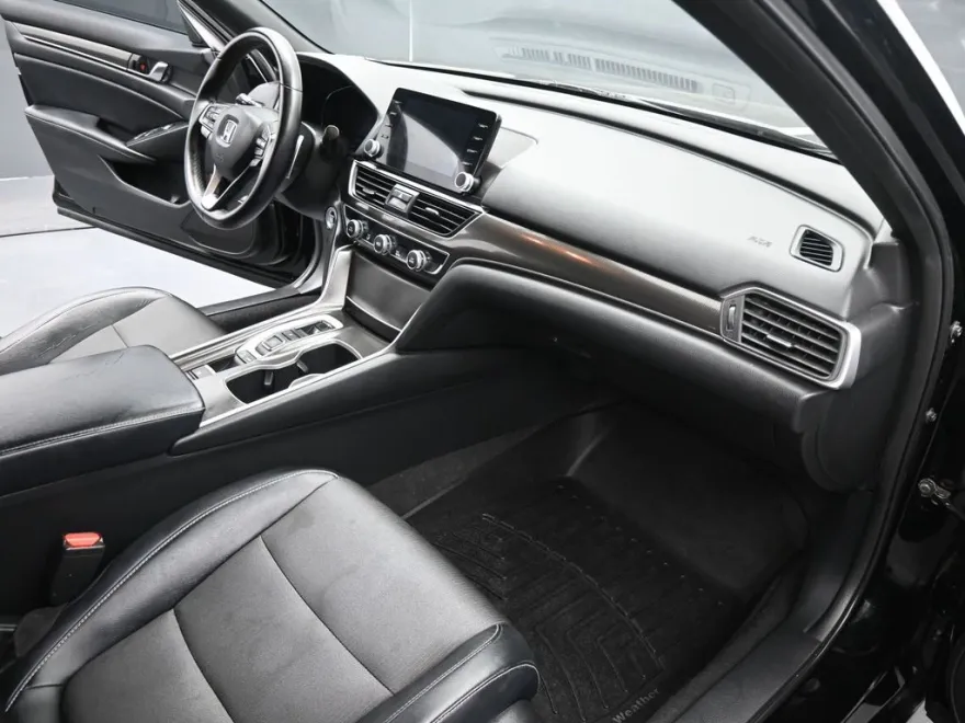 2018 Honda Accord Sport 2.0T photo 1