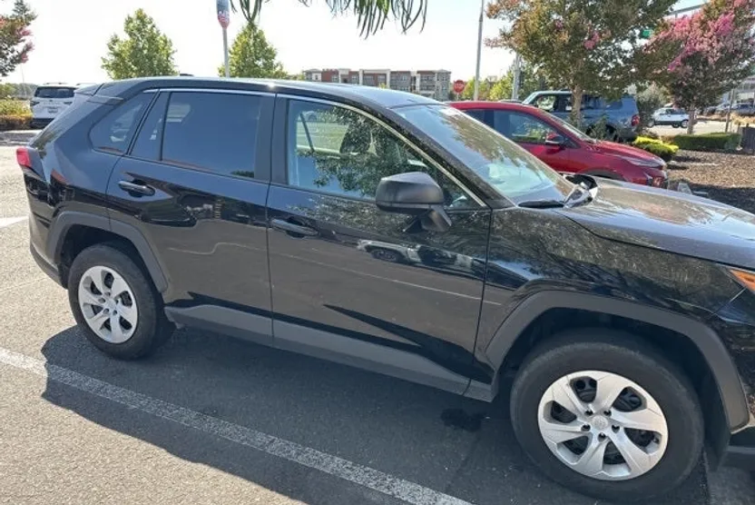 2024 Toyota RAV4 LE photo 1