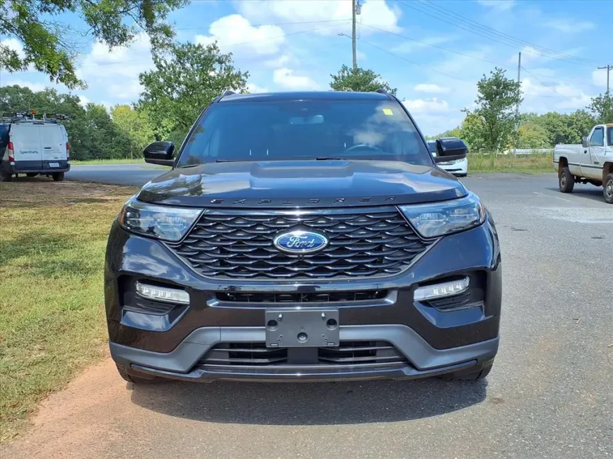 2023 Ford Explorer ST-Line photo 1