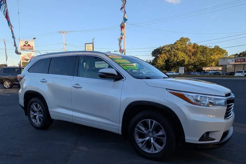 2015 Toyota Highlander Base Hybrid photo 1