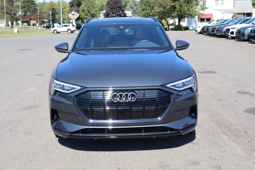 2021 Audi e-tron Premium Plus photo 1