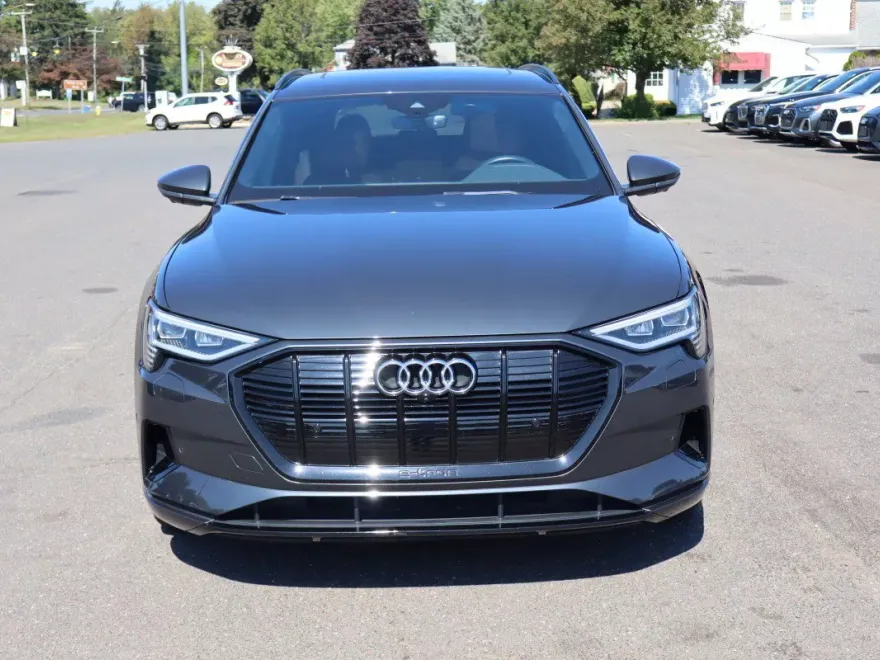 2021 Audi e-tron Premium Plus photo 1
