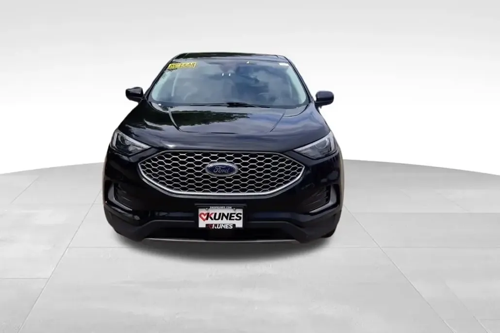 2023 Ford Edge SEL photo 1
