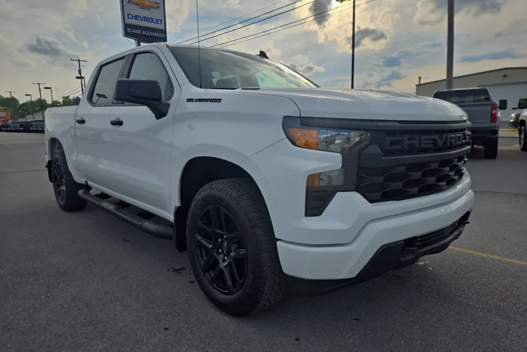 2025 Chevrolet Silverado 1500 Custom photo 1