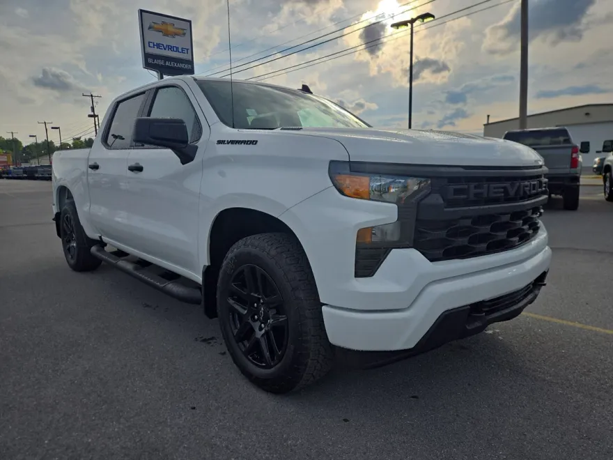 2025 Chevrolet Silverado 1500 Custom photo 1