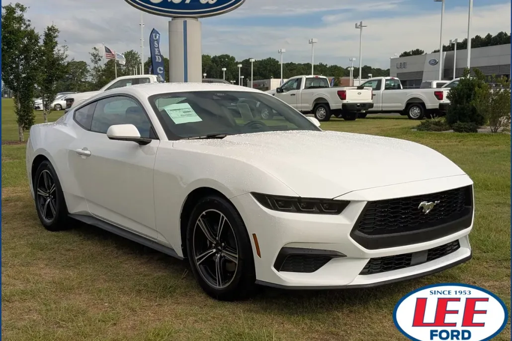 2025 Ford Mustang EcoBoost photo 1