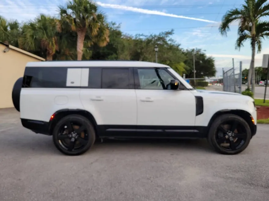 2024 Land Rover Defender X-Dynamic SE photo 1