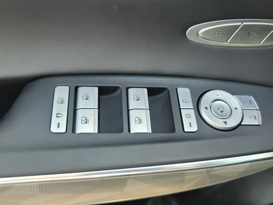 2024 Genesis GV70 3.5T Sport photo 32