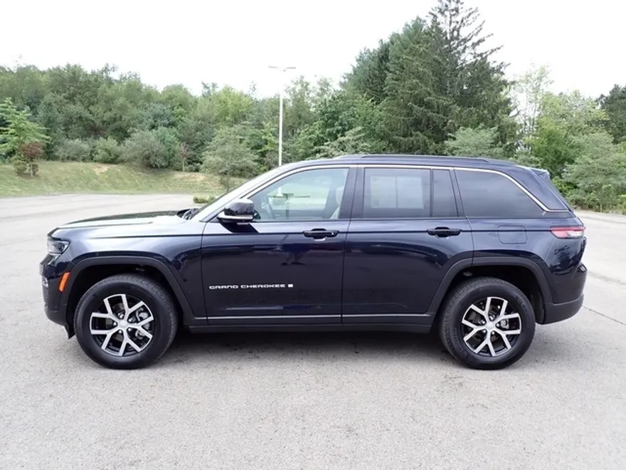 2024 Jeep Grand Cherokee Limited photo 1