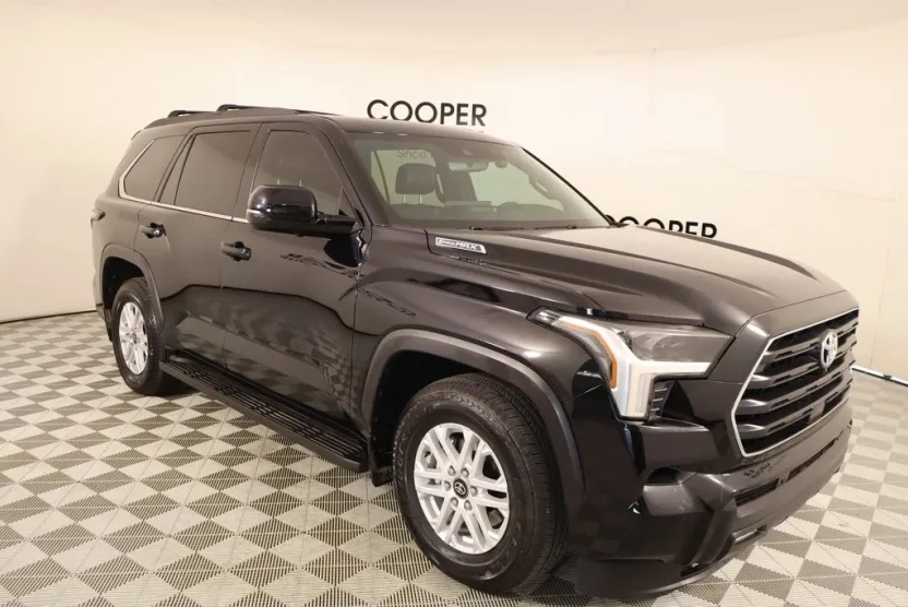 2025 Toyota Sequoia SR5 photo 1