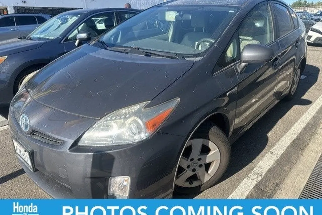 2010 Toyota Prius Two photo 1