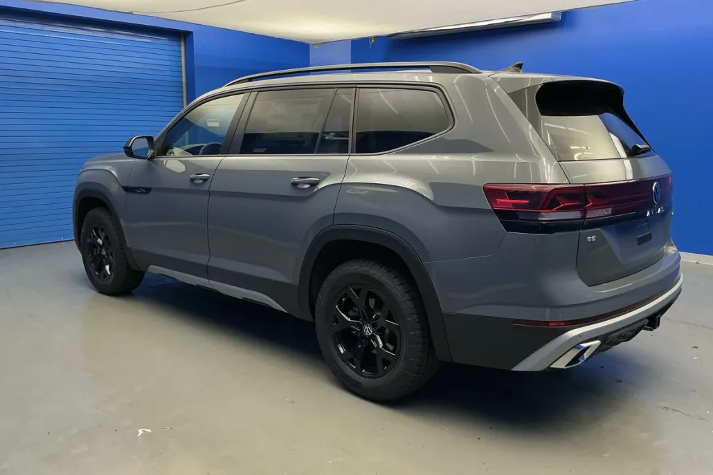 2025 Volkswagen Atlas Peak Edition SE photo 1