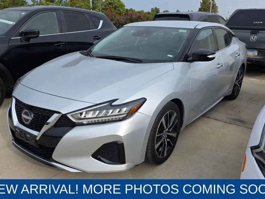 2023 Nissan Maxima SV photo 1