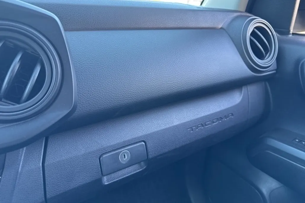 2021 Toyota Tacoma SR V6 photo 1