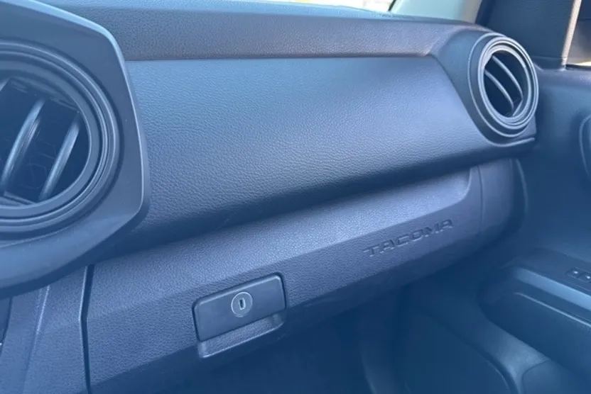 2021 Toyota Tacoma SR V6 photo 1