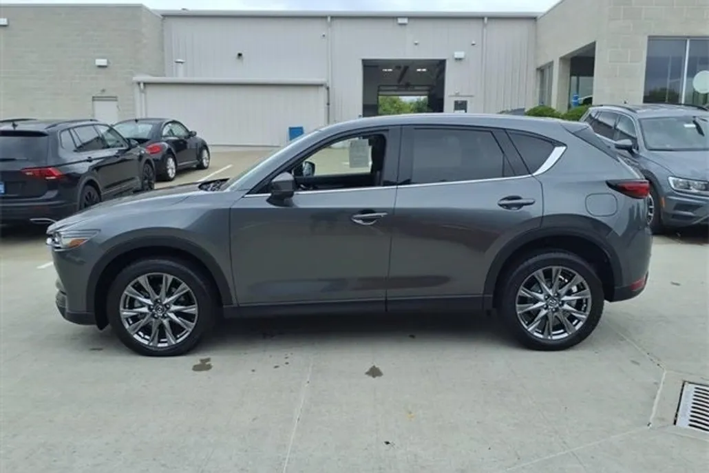 2021 Mazda CX-5 Signature photo 1