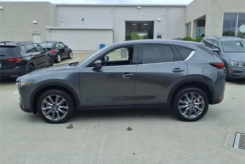 2021 Mazda CX-5 Signature photo 1