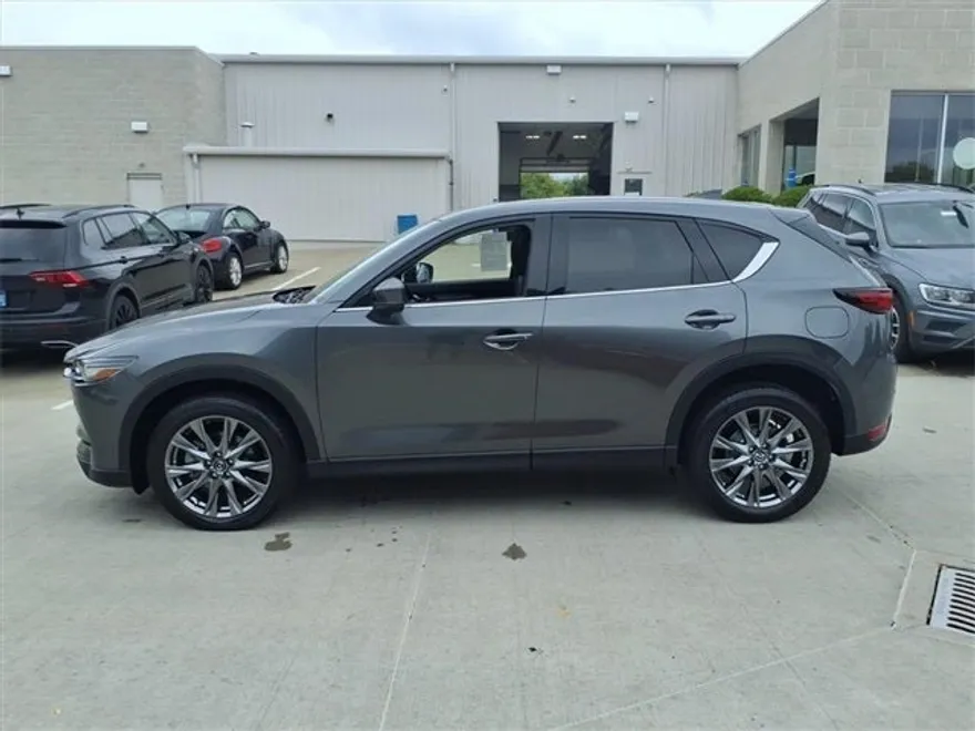 2021 Mazda CX-5 Signature photo 1