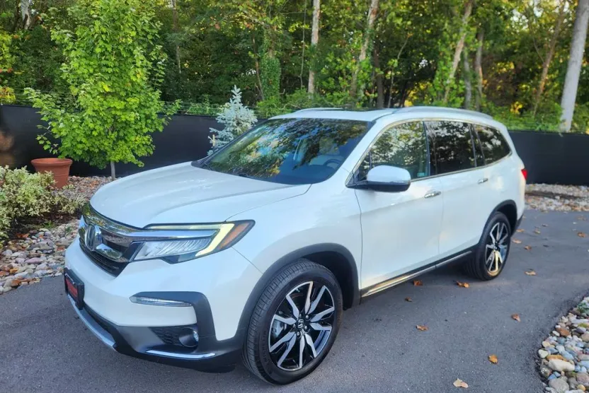 2019 Honda Pilot Elite photo 1