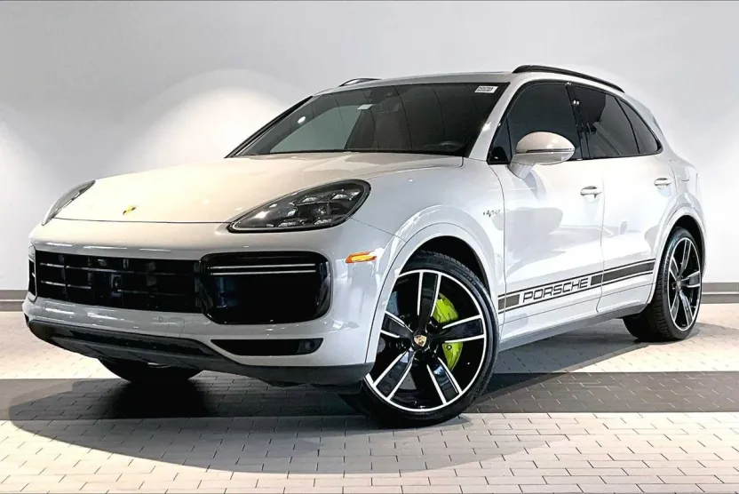 2023 Porsche Cayenne Turbo S E-Hybrid photo 1