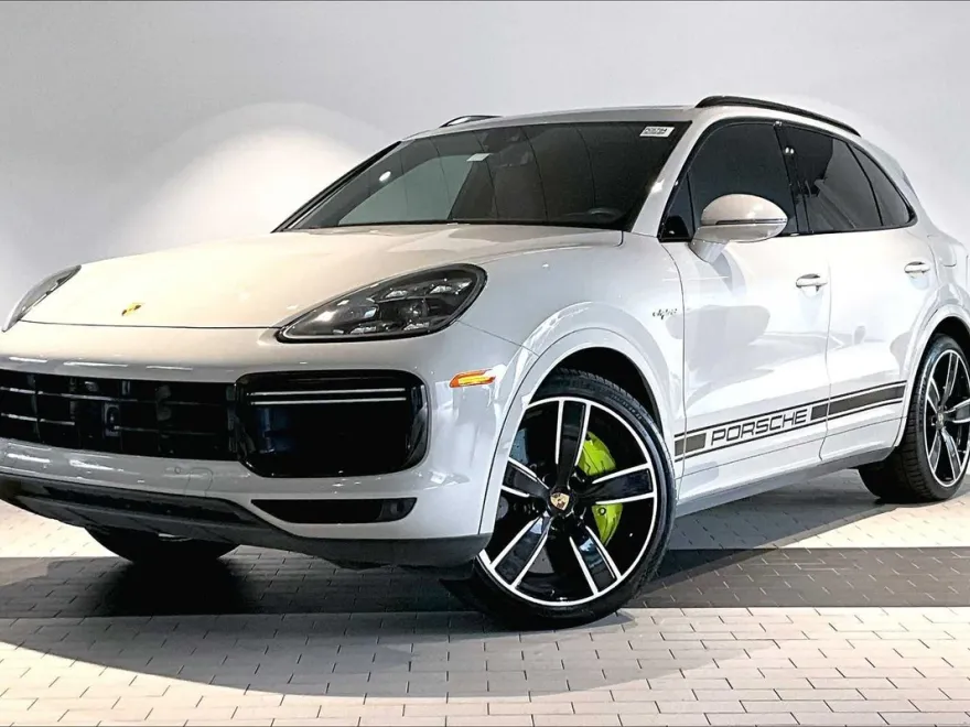 2023 Porsche Cayenne Turbo S E-Hybrid photo 1