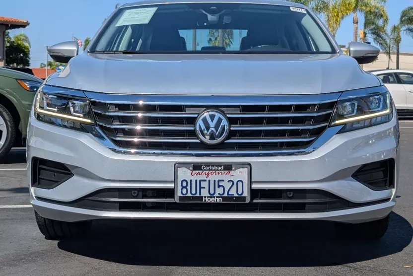 2020 Volkswagen Passat 2.0T SEL photo 1