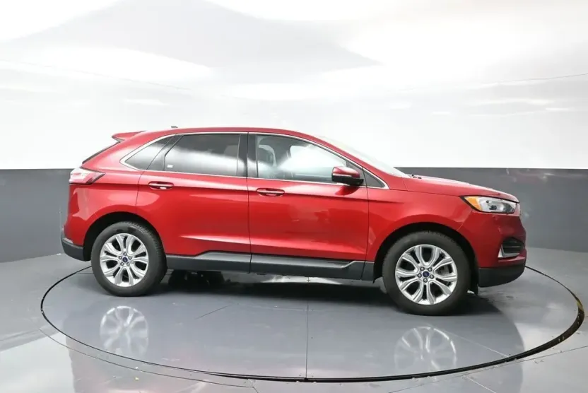 2021 Ford Edge Titanium photo 1