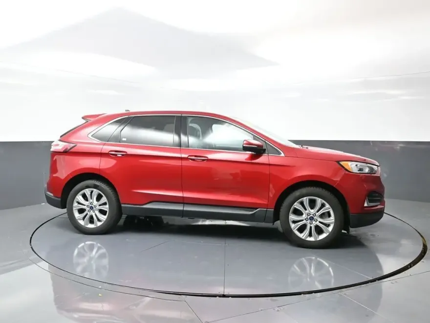 2021 Ford Edge Titanium photo 1
